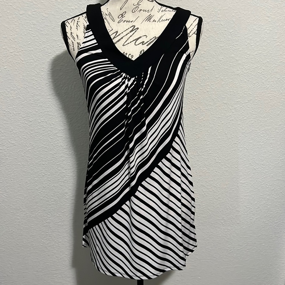 WHBM Black and white top